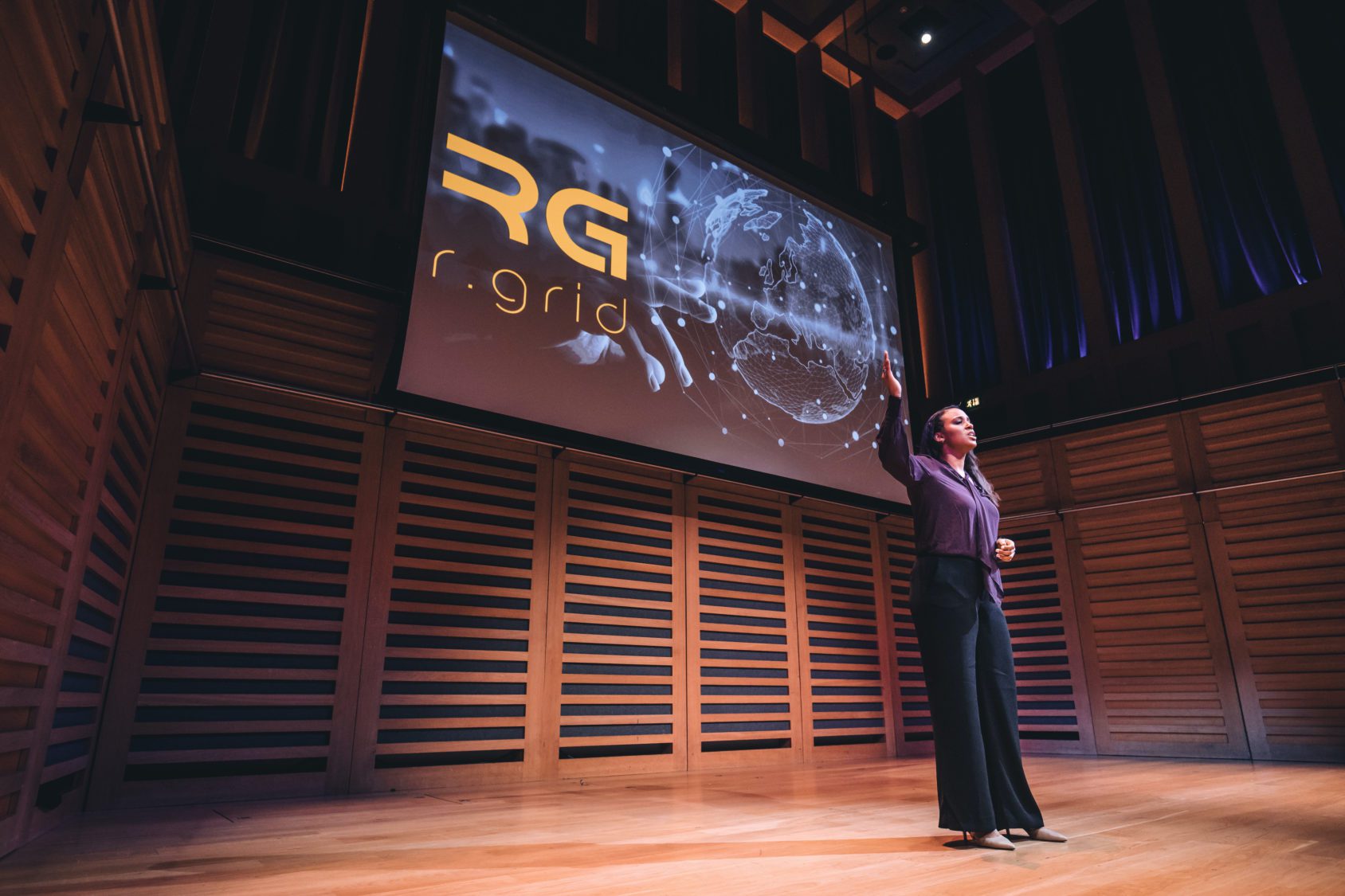 Amber pitching R.grid at the Entrepreneur First Demo Day